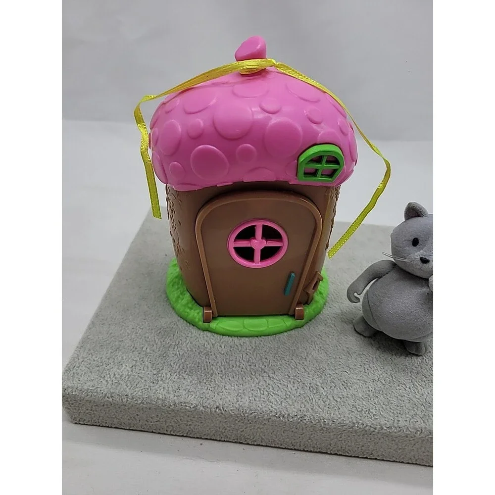 Li'l Woodzeez Mini Acorn House Surprise – 1 Mini House Playset and Cat Flocked